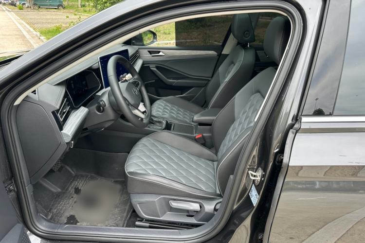Used Volkswagen Sagitar 2024 300TSI DSG Excellence Edition Interior 3