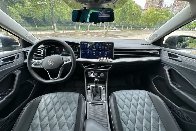 Used Volkswagen Sagitar 2024 300TSI DSG Excellence Edition Interior 8