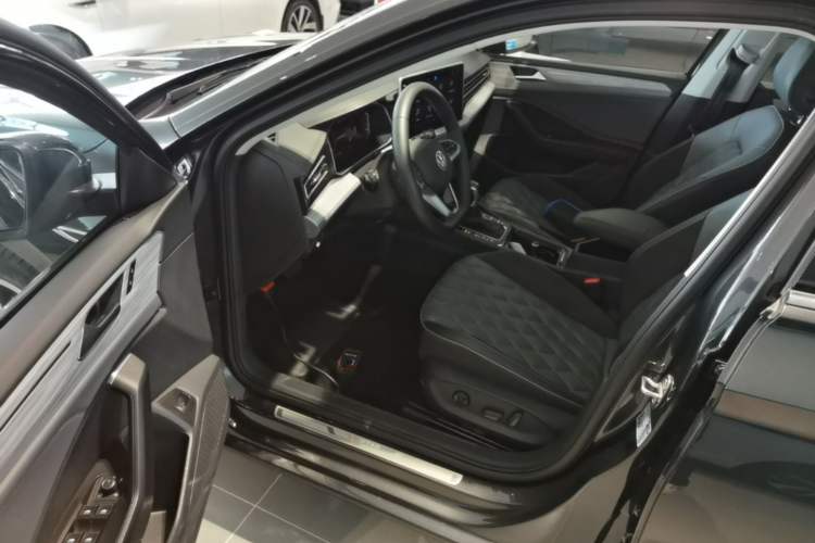 Used Volkswagen Sagitar 2024 300TSI DSG Excellence Edition Left Front Seat