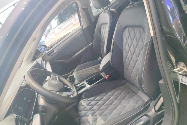 Used Volkswagen Sagitar 2024 300TSI DSG Excellence Edition Left Front Seat