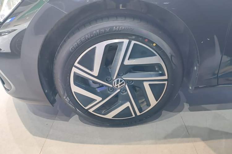 Used Volkswagen Sagitar 2024 300TSI DSG Excellence Edition Left Front Wheel Hub
