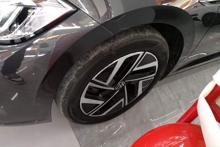 Used Volkswagen Sagitar 2024 300TSI DSG Excellence Edition Left Front Wheel Hub