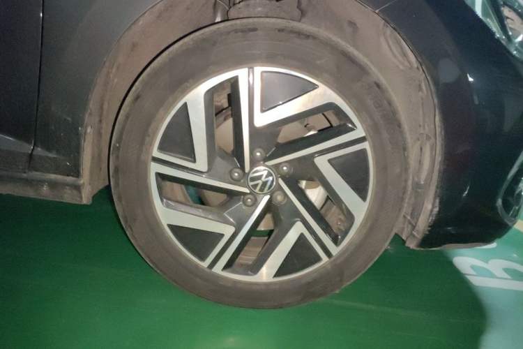 Used Volkswagen Sagitar 2024 300TSI DSG Excellence Edition Right Front Wheel Hub