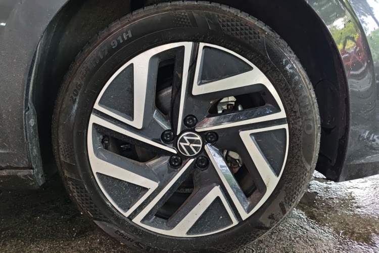 Used Volkswagen Sagitar 2024 300TSI DSG Excellence Edition Right Front Wheel Hub