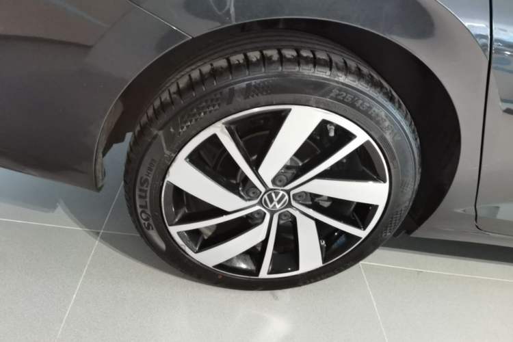 Used Volkswagen Sagitar 2024 300TSI DSG Excellence Edition Right Rear Wheel Hub