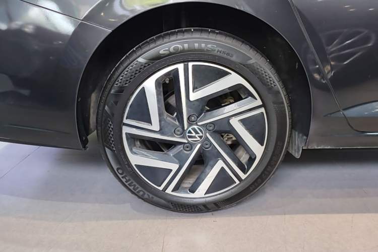 Used Volkswagen Sagitar 2024 300TSI DSG Excellence Edition Right Rear Wheel Hub