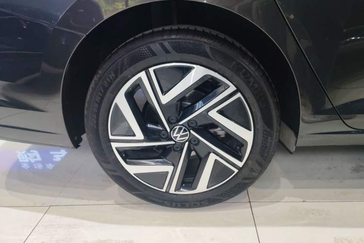 Used Volkswagen Sagitar 2024 300TSI DSG Excellence Edition Right Rear Wheel Hub
