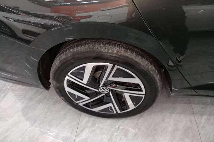 Used Volkswagen Sagitar 2024 300TSI DSG Excellence Edition Right Rear Wheel Hub
