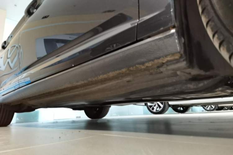 Used Volkswagen Sagitar 2024 300TSI DSG Excellence Edition Right Side Sill