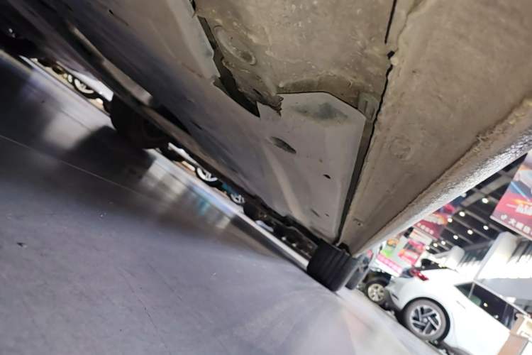 Used Volkswagen Sagitar 2024 300TSI DSG Excellence Edition Right Side Sill