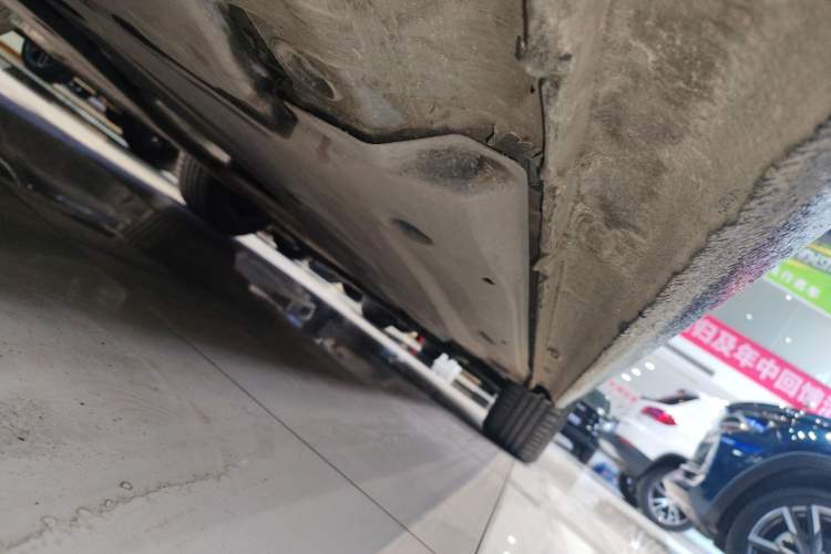 Used Volkswagen Sagitar 2024 300TSI DSG Excellence Edition Right Side Sill