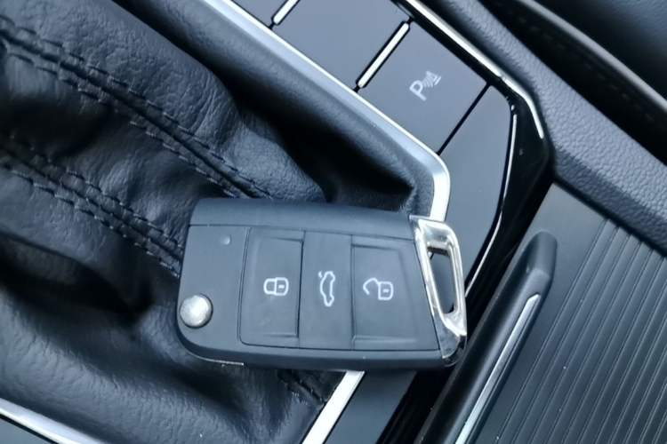 Used Volkswagen Sagitar 2024 300TSI DSG Excellence Edition Vehicle Key