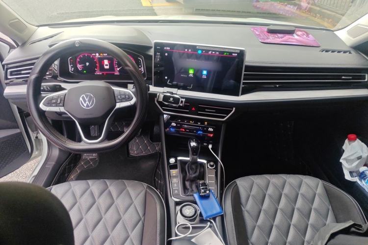 Used Volkswagen Sagitar 2024 300TSI DSG Excellence Edition Center Console