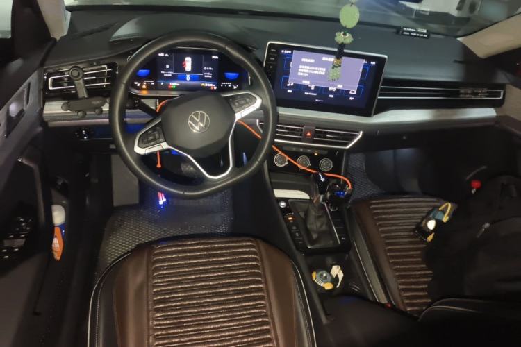 Used Volkswagen Sagitar 2024 300TSI DSG Excellence Edition Center Console