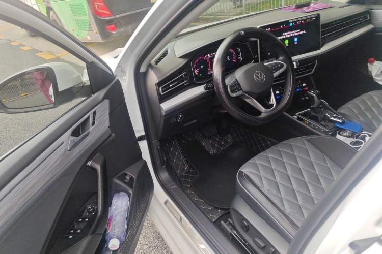 Used Volkswagen Sagitar 2024 300TSI DSG Excellence Edition Driver Seat