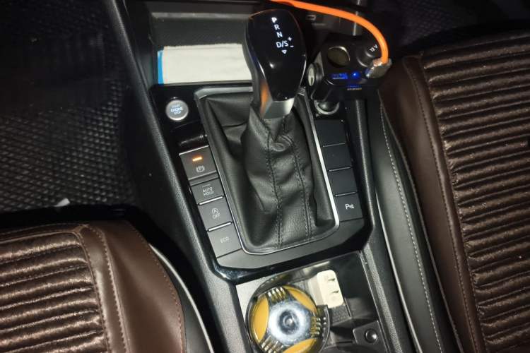 Used Volkswagen Sagitar 2024 300TSI DSG Excellence Edition Gear Lever