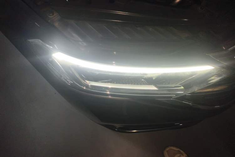 Used Volkswagen Sagitar 2024 300TSI DSG Excellence Edition Right Front Headlight