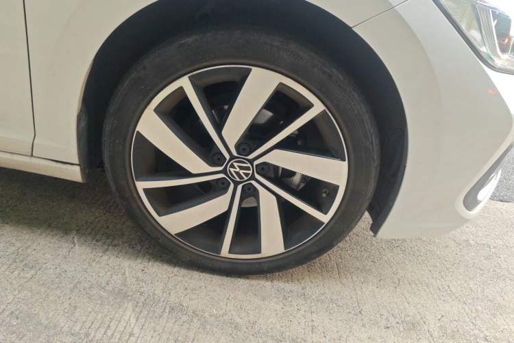 Used Volkswagen Sagitar 2024 300TSI DSG Excellence Edition Right Front Wheel Hub