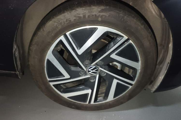 Used Volkswagen Sagitar 2024 300TSI DSG Excellence Edition Right Front Wheel Hub