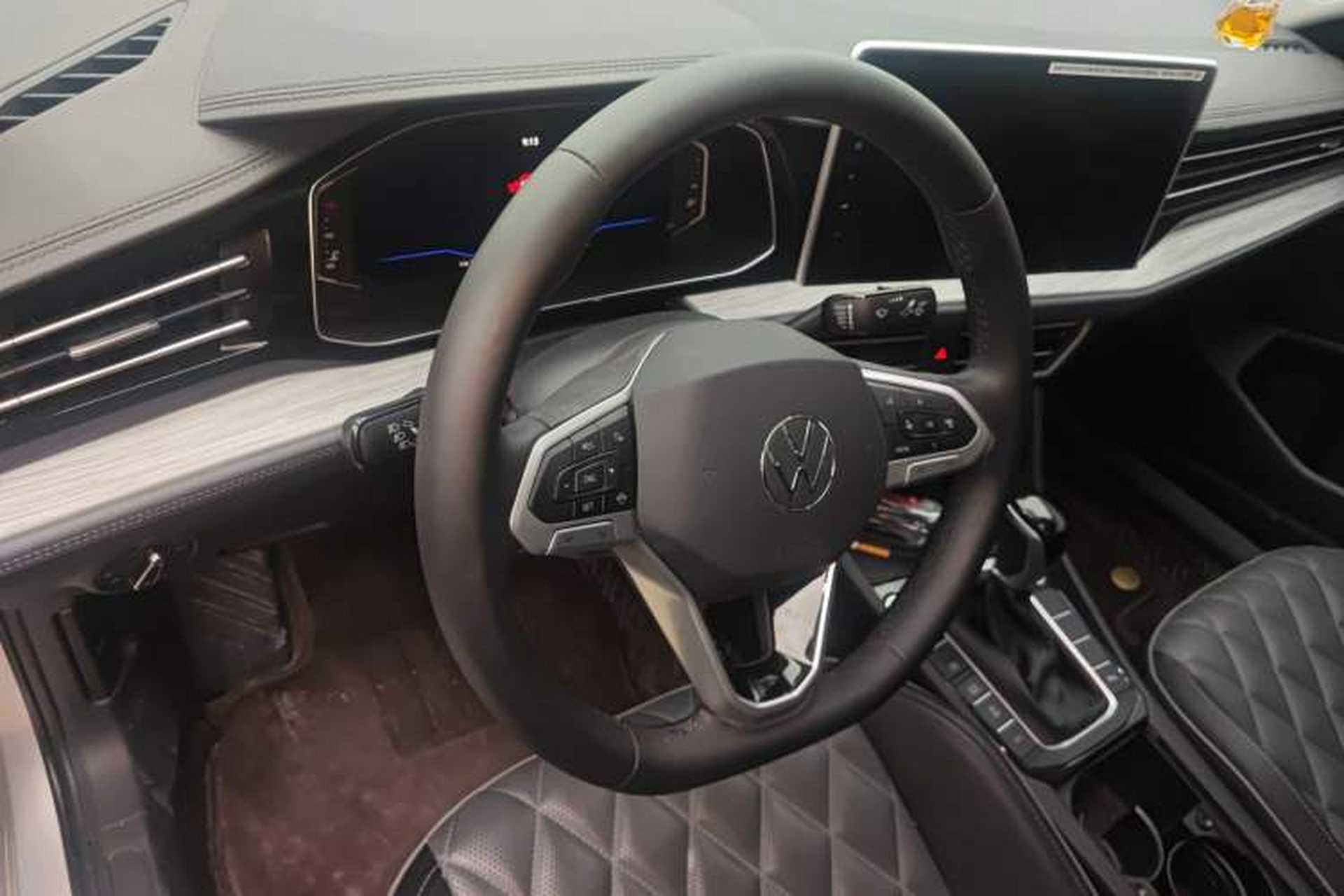 Used Volkswagen Sagitar 2024 300TSI DSG Excellence Edition Center Console