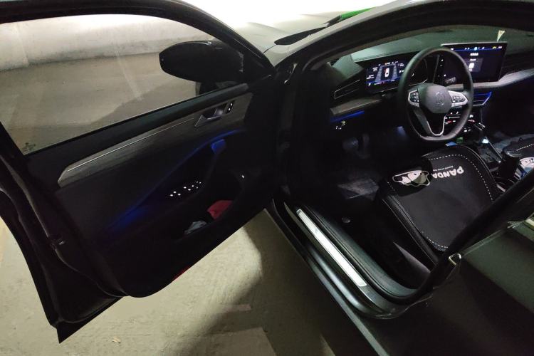 Used Volkswagen Sagitar 2024 300TSI DSG Excellence Edition Driver Seat