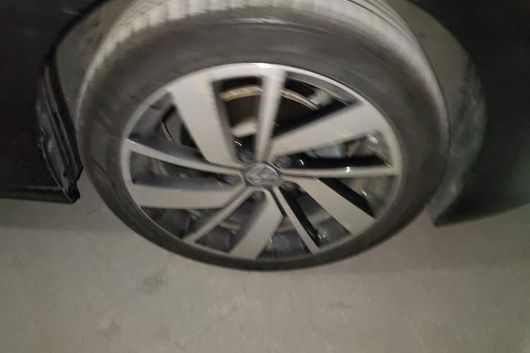 Used Volkswagen Sagitar 2024 300TSI DSG Excellence Edition Right Front Wheel Hub