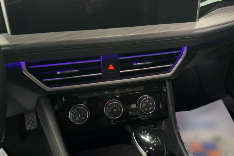 Used Volkswagen Sagitar 2024 300TSI DSG Excellence Edition Audio And AC Panel