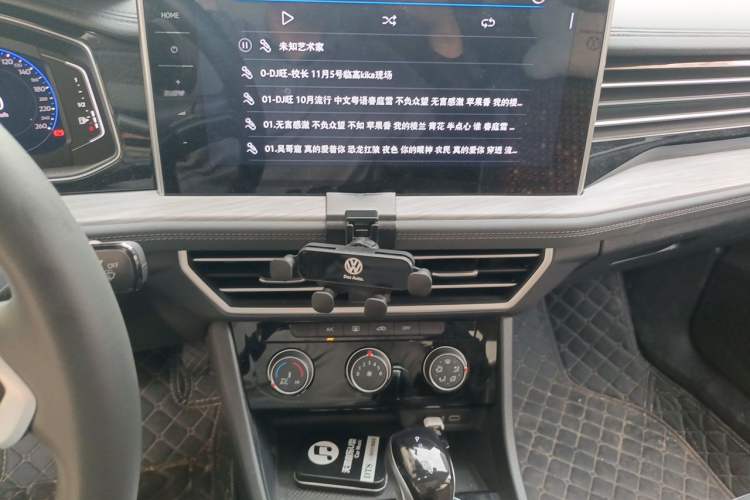 Used Volkswagen Sagitar 2024 300TSI DSG Excellence Edition Audio And AC Panel