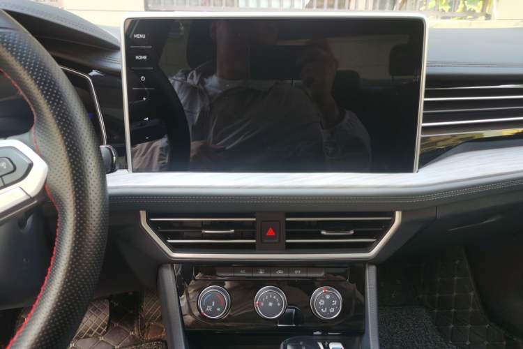Used Volkswagen Sagitar 2024 300TSI DSG Flyover Edition Audio And AC Panel