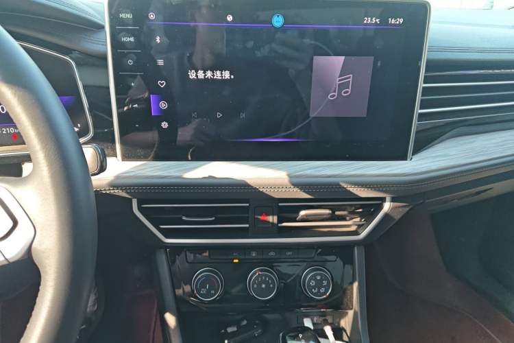 Used Volkswagen Sagitar 2024 300TSI DSG Excellence Edition Audio And AC Panel