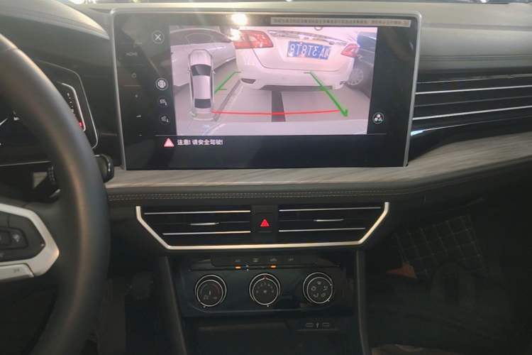 Used Volkswagen Sagitar 2024 300TSI DSG Excellence Edition Audio And AC Panel