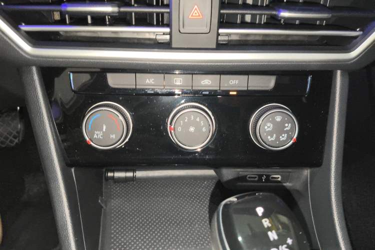 Used Volkswagen Sagitar 2024 300TSI DSG Excellence Edition Audio And AC Panel