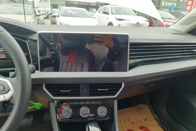 Used Volkswagen Sagitar 2024 200TSI DSG Flyover Edition Audio And AC Panel