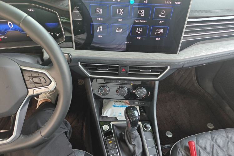Used Volkswagen Sagitar 2024 300TSI DSG Excellence Edition Audio And AC Panel