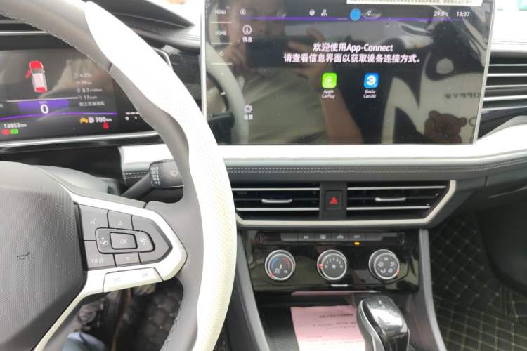 Used Volkswagen Sagitar 2024 300TSI DSG Excellence Edition Audio And AC Panel
