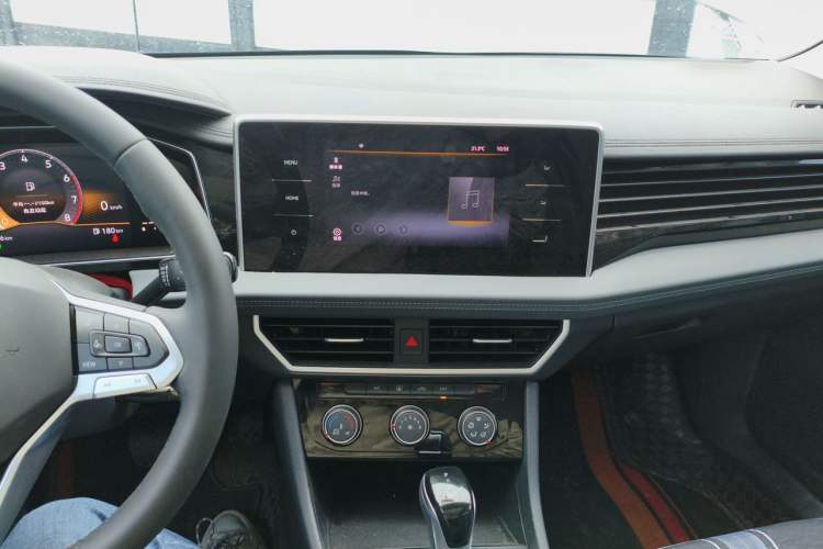 Used Volkswagen Sagitar 2024 200TSI DSG Flyover Edition Audio And AC Panel