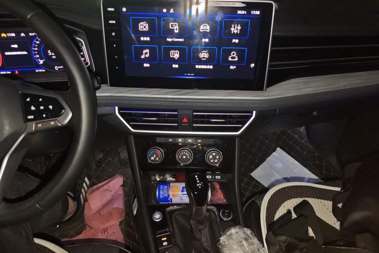 Used Volkswagen Sagitar 2024 300TSI DSG Excellence Edition Audio And AC Panel
