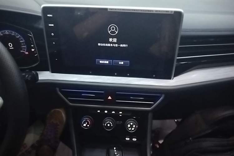 Used Volkswagen Sagitar 2024 300TSI DSG Excellence Edition Audio And AC Panel
