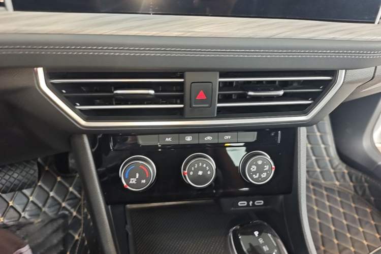 Used Volkswagen Sagitar 2024 300TSI DSG Excellence Edition Audio And AC Panel