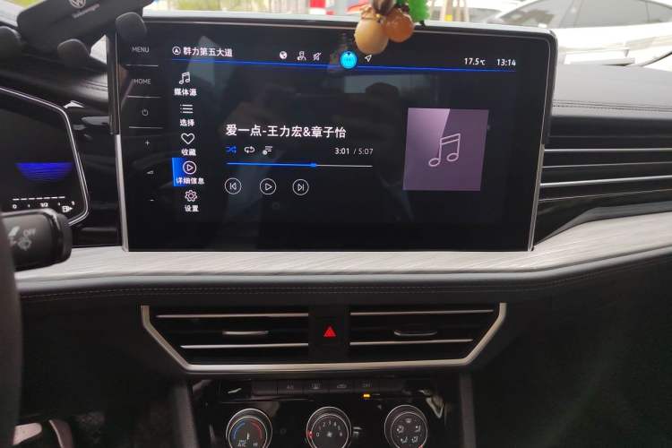 Used Volkswagen Sagitar 2024 300TSI DSG Excellence Edition Audio And AC Panel