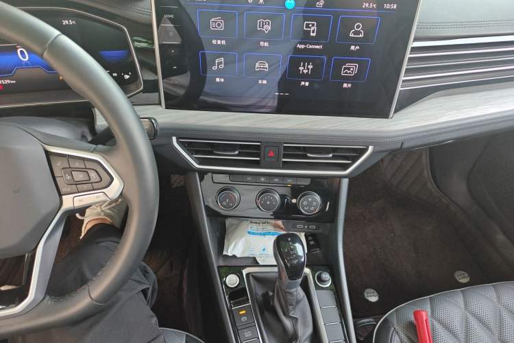 Used Volkswagen Sagitar 2024 300TSI DSG Excellence Edition Audio And AC Panel