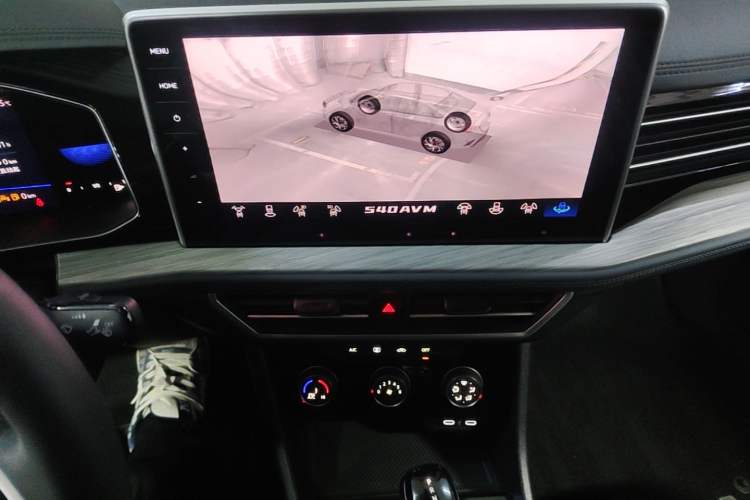 Used Volkswagen Sagitar 2024 300TSI DSG Excellence Edition Audio And AC Panel