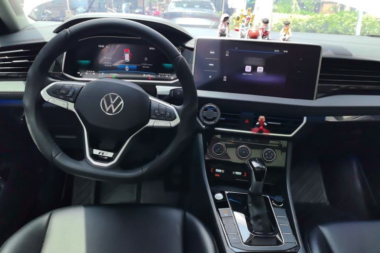 Used Volkswagen Sagitar 2024 200TSI DSG Excellence Edition Center Console