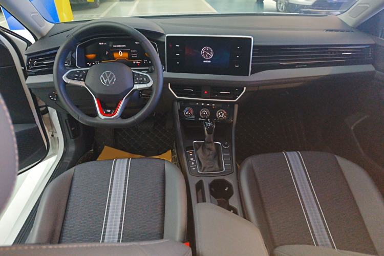 Used Volkswagen Sagitar 2024 300TSI DSG Flyover Edition Center Console