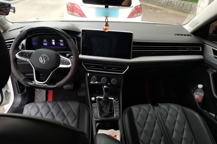 Used Volkswagen Sagitar 2024 300TSI DSG Excellence Edition Center Console