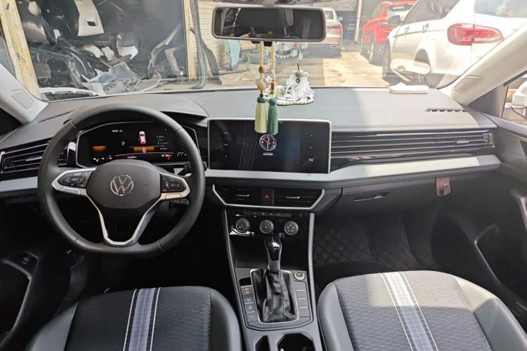 Used Volkswagen Sagitar 2024 200TSI DSG Flyover Edition Center Console