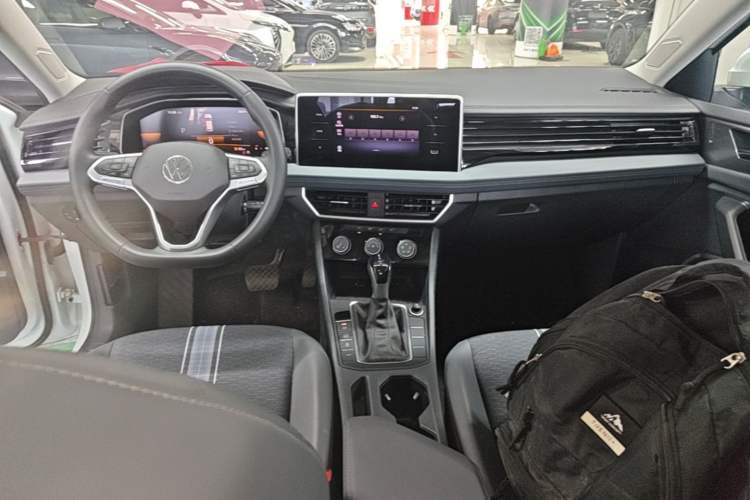 Used Volkswagen Sagitar 2024 200TSI DSG Flyover Edition Center Console