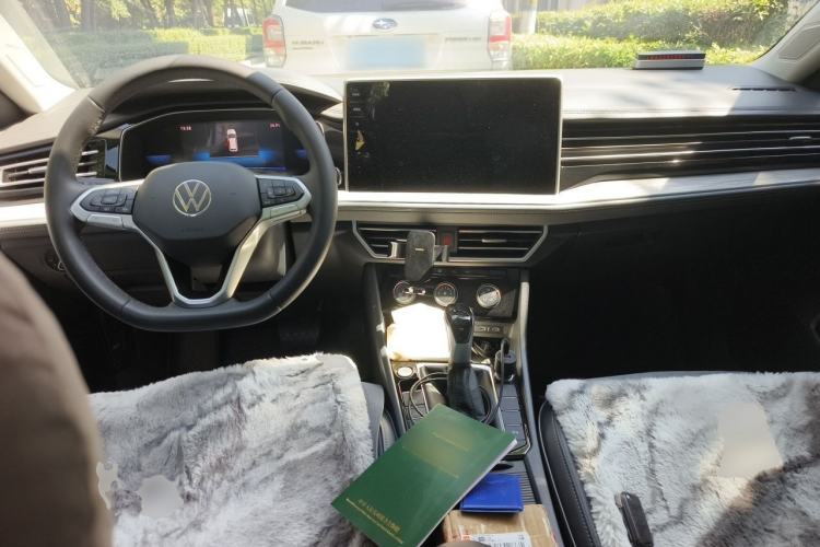Used Volkswagen Sagitar 2024 300TSI DSG Excellence Edition Center Console