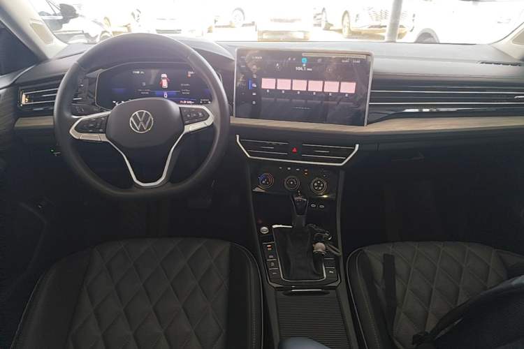 Used Volkswagen Sagitar 2024 300TSI DSG Excellence Edition Center Console