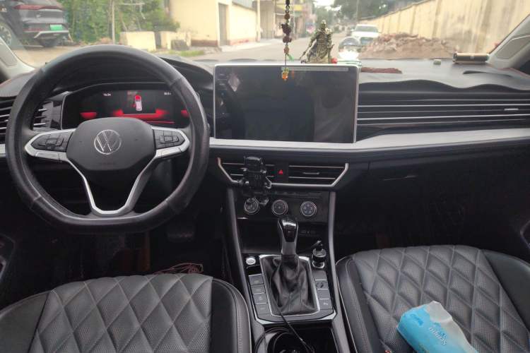 Used Volkswagen Sagitar 2024 300TSI DSG Excellence Edition Center Console